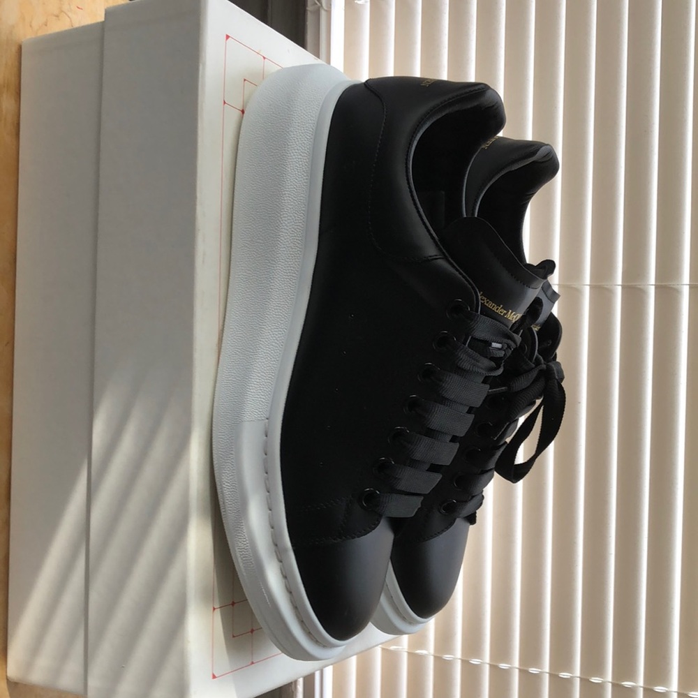 GOOD SNEAKERS
